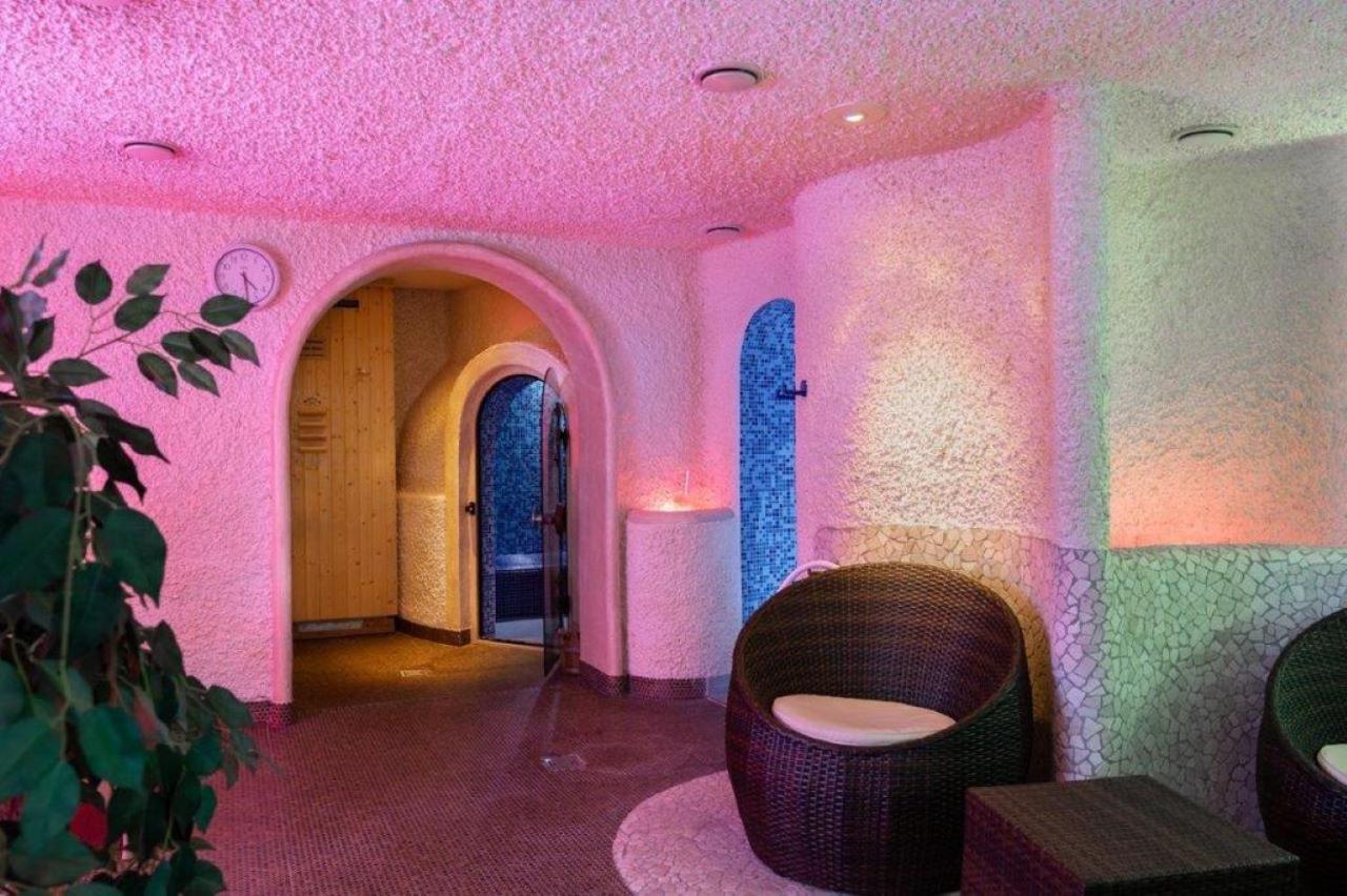 Kronenhotel Hotel 4*
